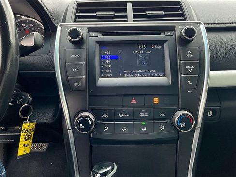 Used 2016 Toyota Camry SE image 30