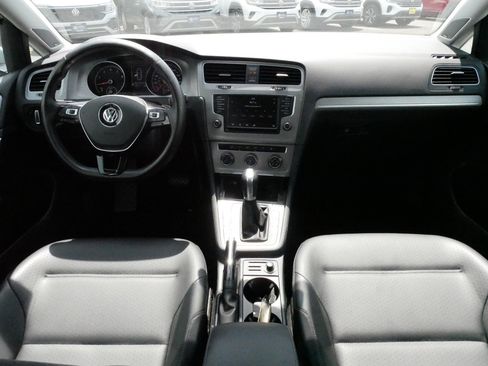 Used 2016 Volkswagen Golf SE w/ Lighting Package FWD image 10