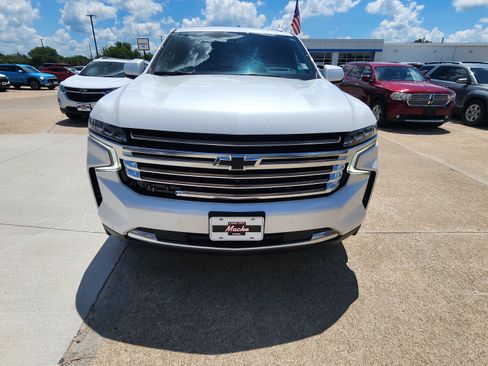 Used 2023 Chevrolet Tahoe High Country AWD/4WD image 2