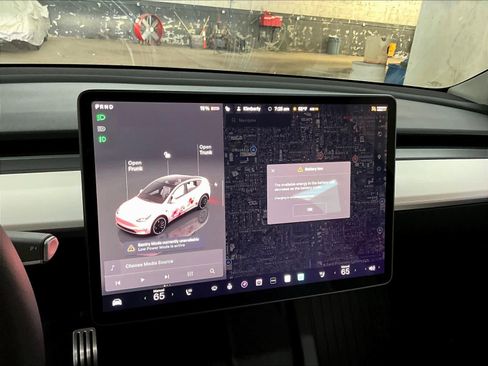 Used 2023 Tesla Model Y Performance image 35