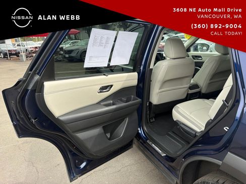 Used 2023 Nissan Pathfinder SL w/ SL Premium Package AWD/4WD image 24