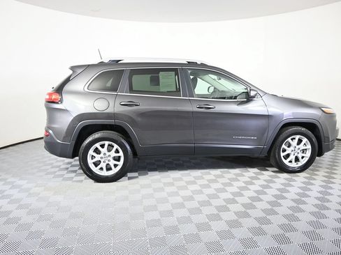 Used 2017 Jeep Cherokee Latitude w/ Safety/Convenience Group AWD/4WD image 7