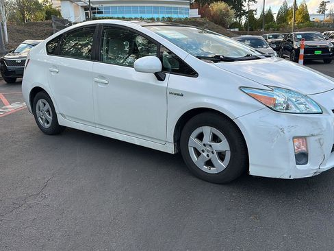 Used 2010 Toyota Prius Three image 2
