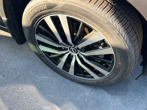 Used 2023 Nissan Pathfinder Platinum image 5