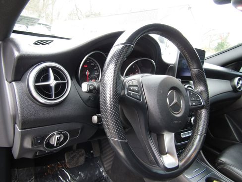 Used 2019 Mercedes-Benz CLA 250 4MATIC image 19