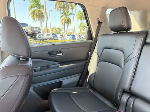 Used 2024 Nissan Pathfinder SL w/ Cargo Package image 13