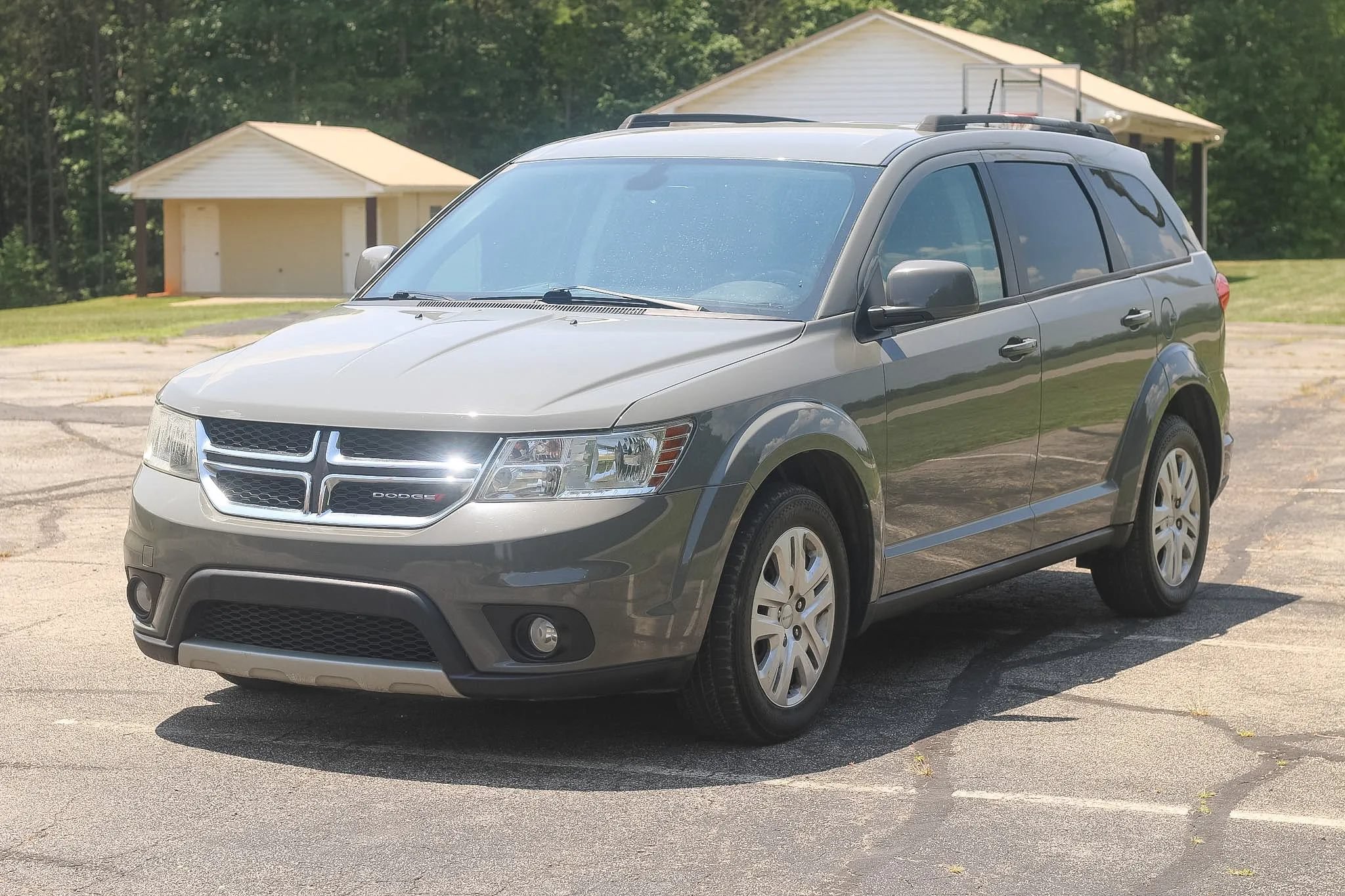 Used 2019 Dodge Journey SE w/ Connectivity Group FWD image 2