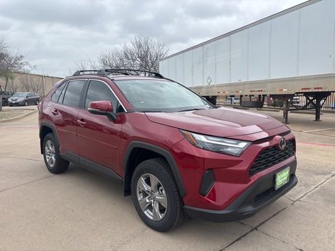 Used 2025 Toyota RAV4 XLE w/ Convenience Package image 3