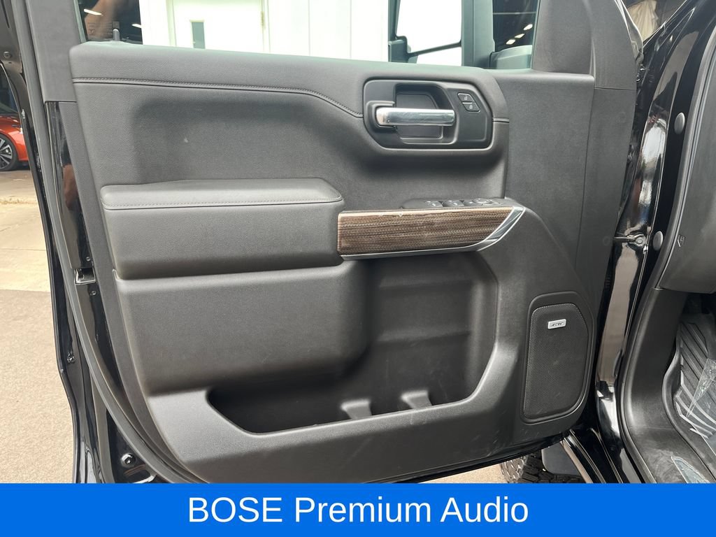 Used 2020 Chevrolet Silverado 1500 LT Trail Boss w/ Midnight Edition AWD/4WD image 13
