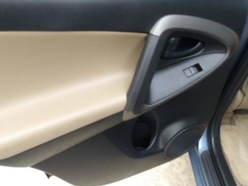 Used 2010 Toyota RAV4 Limited image 16