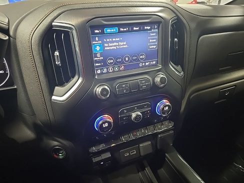 Used 2022 GMC Sierra 2500 AT4 w/ AT4 Preferred Package AWD/4WD image 23