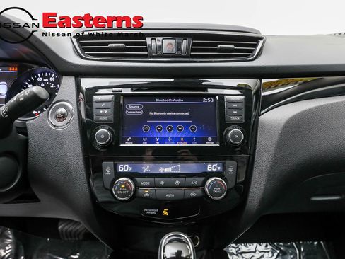 Used 2022 Nissan Rogue Sport SV w/ Technology Package image 12