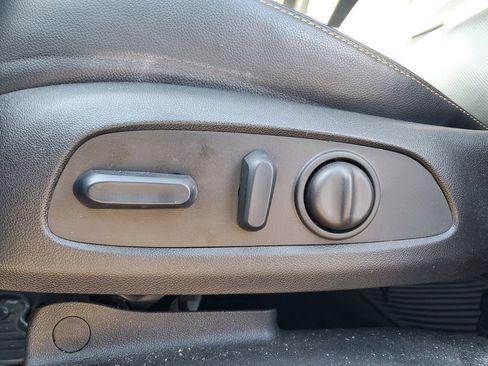 Used 2023 Chevrolet Equinox Premier image 8