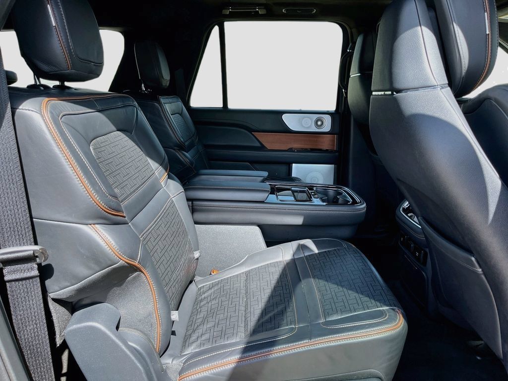 Used 2024 Lincoln Navigator L Black Label AWD/4WD image 31