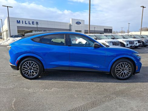 Used 2025 Ford Mustang Mach-E Premium image 7