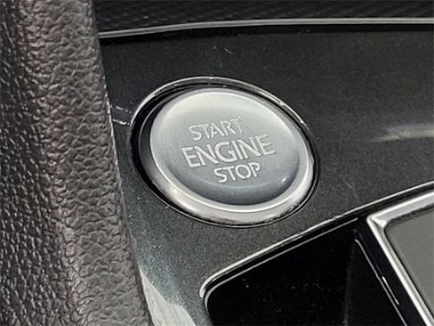 Used 2018 Volkswagen Tiguan S image 29