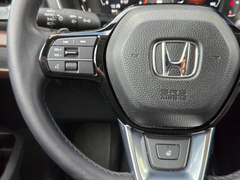 Used 2025 Honda Pilot Elite image 21