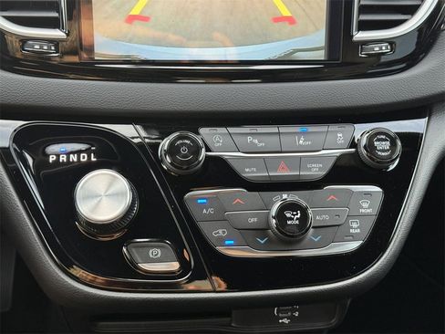 New 2026 Chrysler Voyager LX image 18