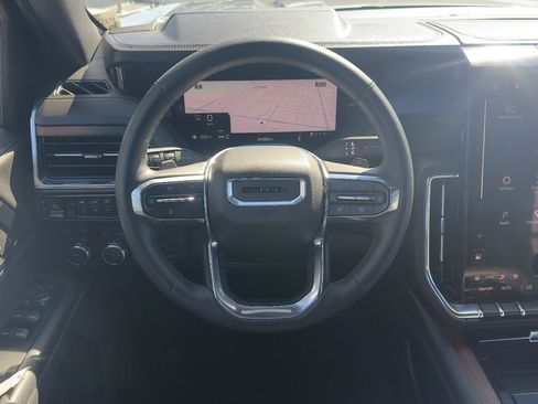 Used 2025 GMC Yukon XL Denali AWD/4WD image 10