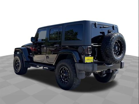 Used 2018 Jeep Wrangler Unlimited Sahara w/ Connectivity Group AWD/4WD image 3