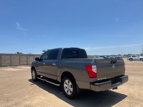 Used 2018 Nissan Titan SV w/ SV Convenience Package RWD image 15