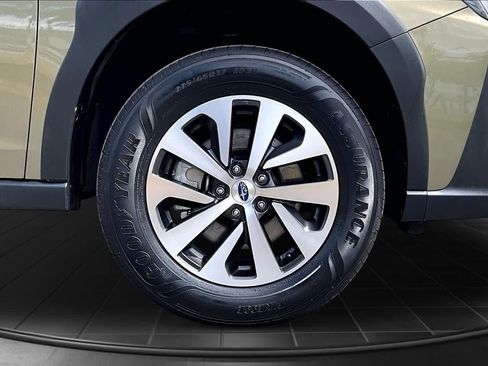 Used 2025 Subaru Outback Premium AWD/4WD image 34