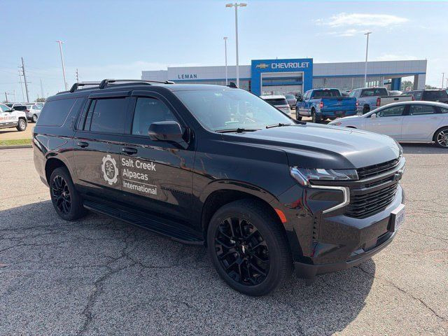 Used 2023 Chevrolet Suburban RST w/ Luxury Package AWD/4WD image 2