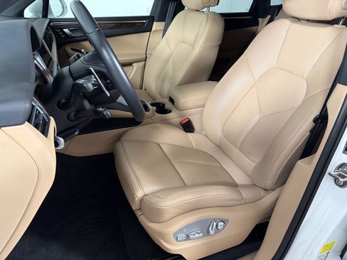 Certified 2024 Porsche Macan AWD/4WD image 5