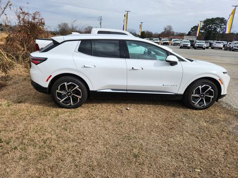 Used 2025 Chevrolet Equinox EV LT image 9