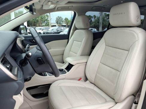 Used 2022 GMC Acadia Denali w/ Denali Ultimate Package FWD image 5