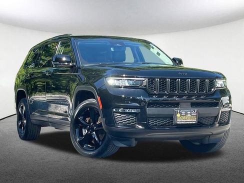 Used 2023 Jeep Grand Cherokee L Limited w/ Black Appearance Package AWD/4WD image 2