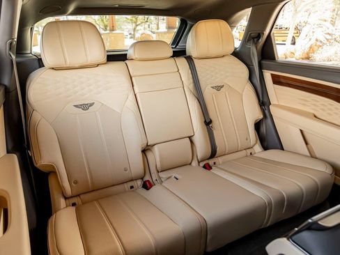 Certified 2023 Bentley Bentayga Extended Wheelbase image 29
