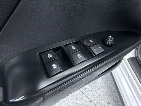 Used 2020 Toyota Camry SE image 18