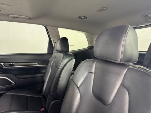 Used 2025 Kia Telluride S image 26