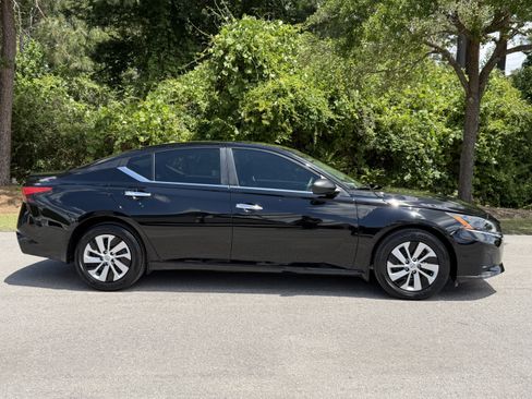 Used 2025 Nissan Altima 2.5 S FWD image 33