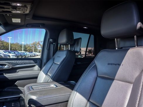 Used 2021 GMC Yukon Denali w/ Denali Ultimate Package image 10