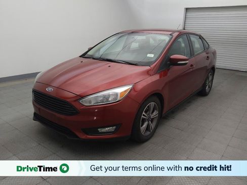 Used 2017 Ford Focus SE FWD image 1