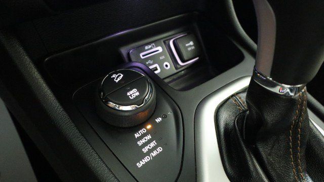 Used 2015 Jeep Cherokee Limited AWD/4WD image 19