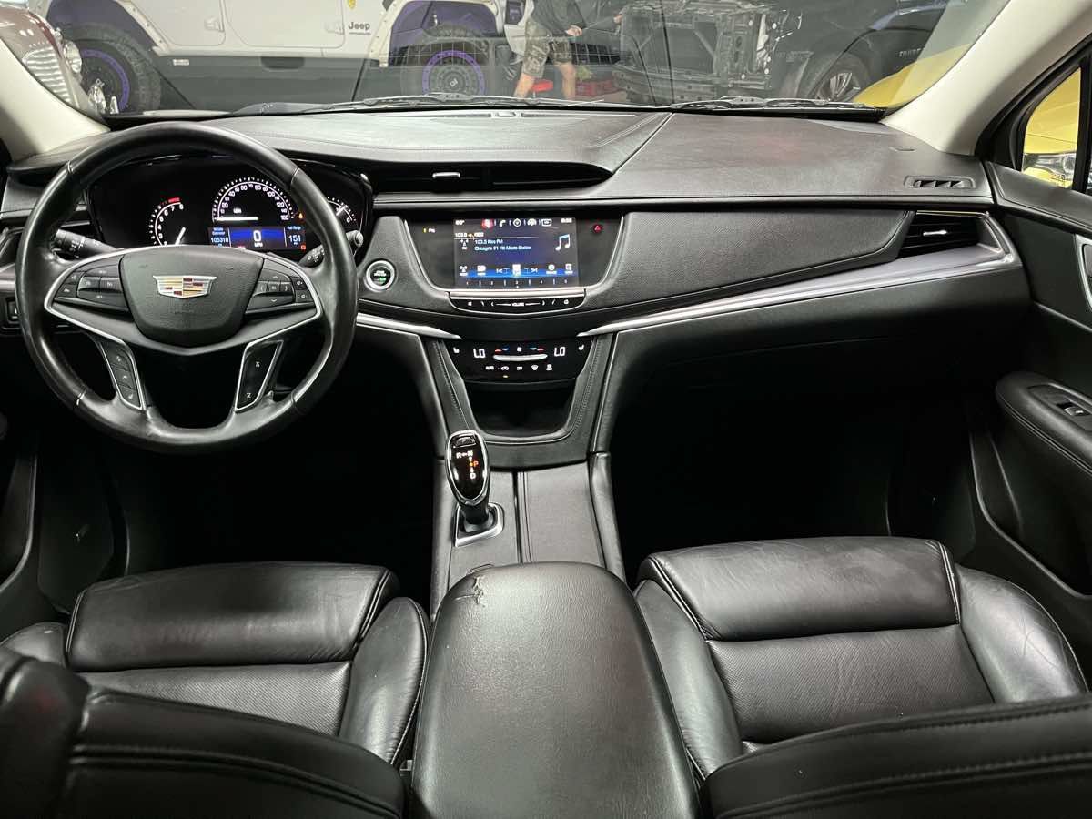 Used 2017 Cadillac XT5 Luxury w/ Driver Awareness Package AWD/4WD image 9