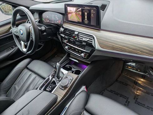 Used 2023 BMW 530i xDrive w/ Premium Package image 22