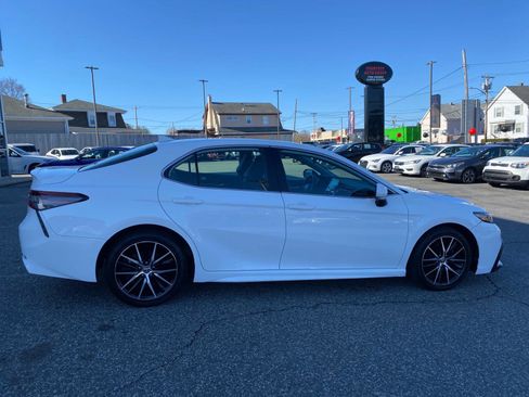 Used 2023 Toyota Camry SE image 7