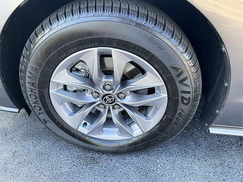 Certified 2024 Toyota Sienna XLE FWD image 13