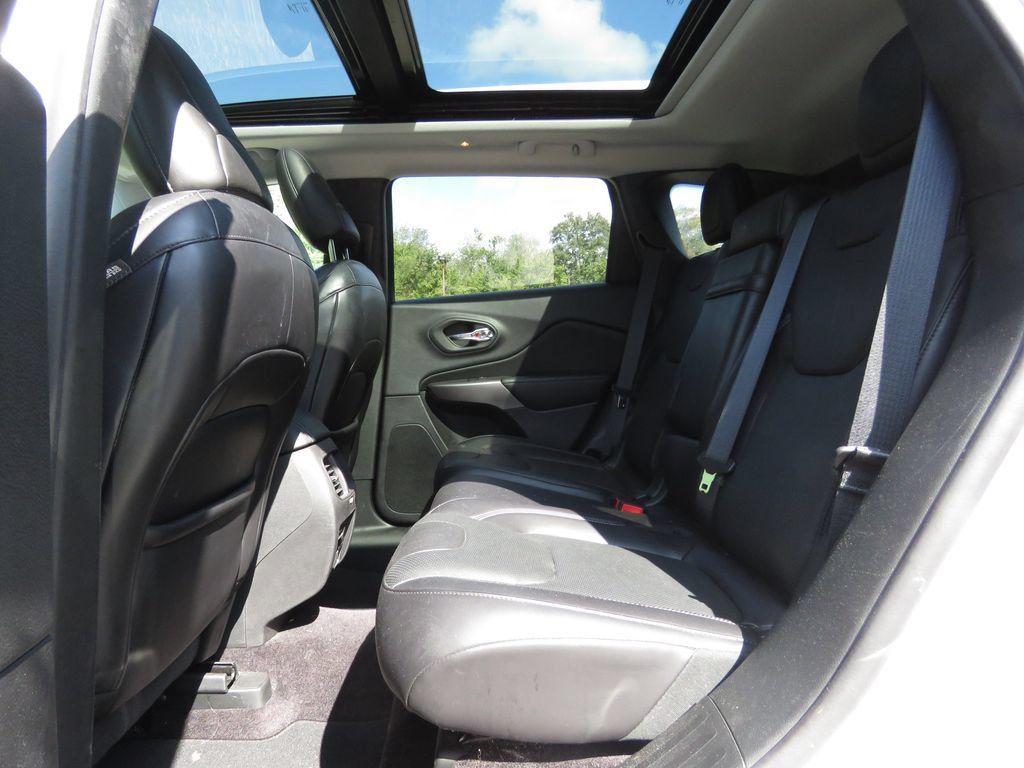 Used 2019 Jeep Cherokee Limited w/ Luxury Group AWD/4WD image 20