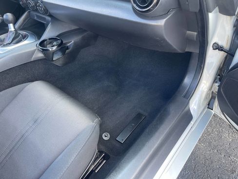 Used 2016 MAZDA MX-5 Miata Sport image 20