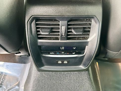 Used 2022 BMW 330i Sedan w/ M Sport Package image 19