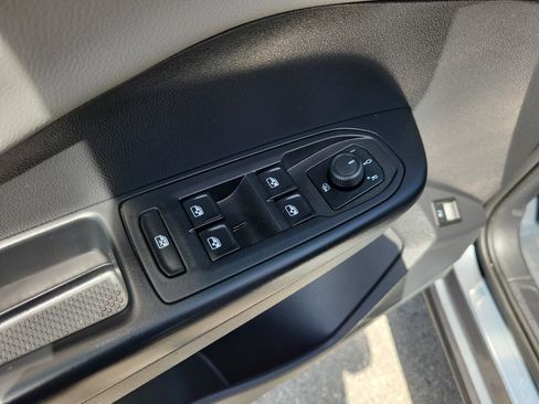 Used 2022 Volkswagen Taos SE FWD image 23
