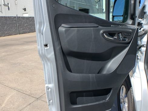 Used 2022 Mercedes-Benz Sprinter 2500 image 8