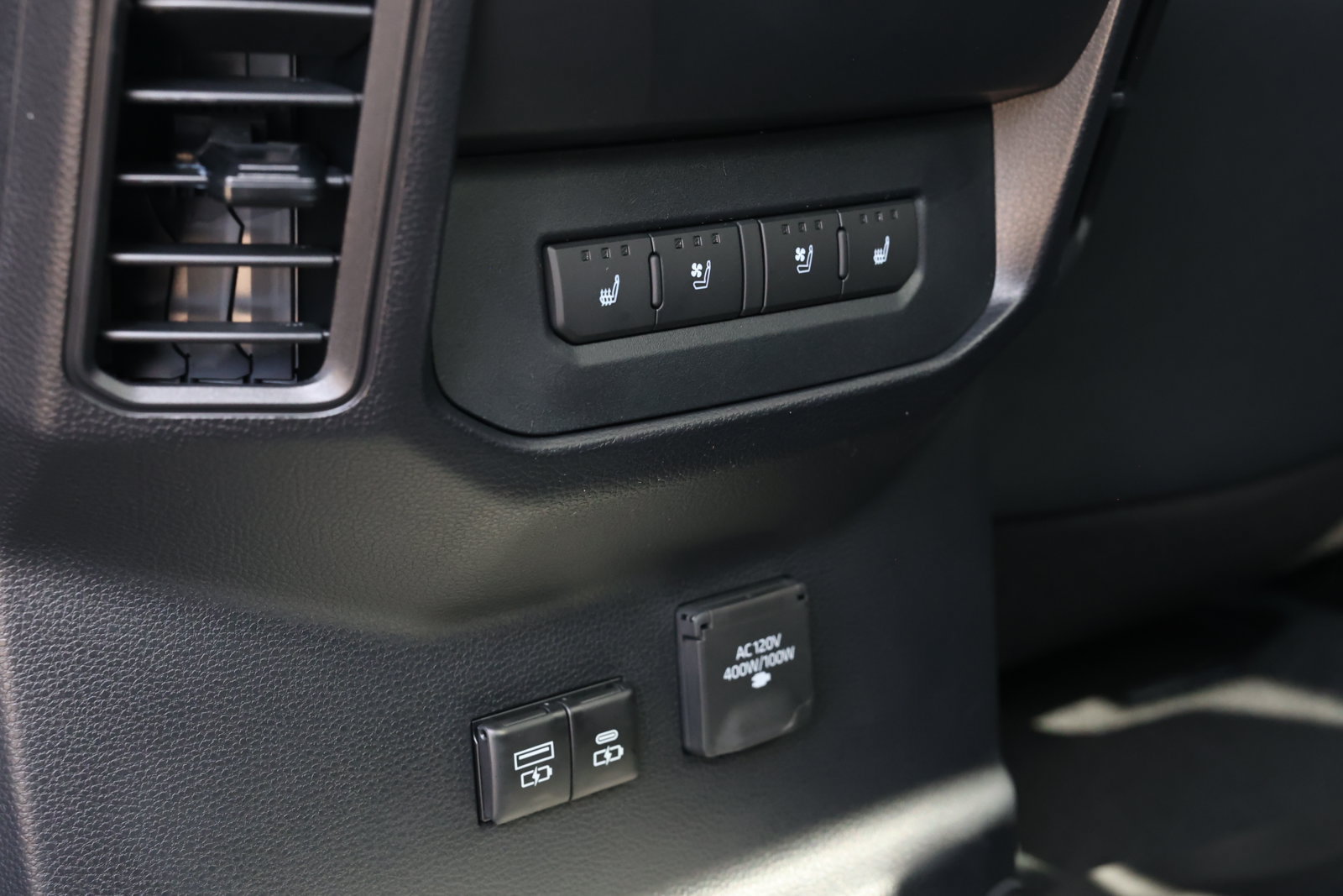 New 2026 Toyota Tundra Limited AWD/4WD image 34