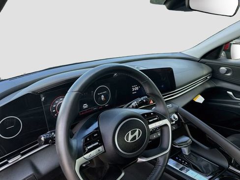 Certified 2025 Hyundai Elantra SEL FWD image 9
