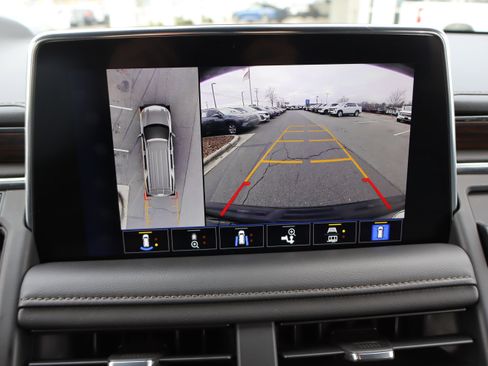 Used 2022 Chevrolet Suburban High Country image 29